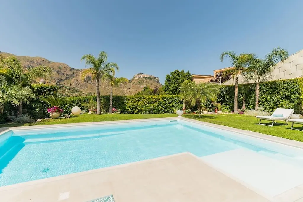 Private Modern Villa In Taormina Itálie