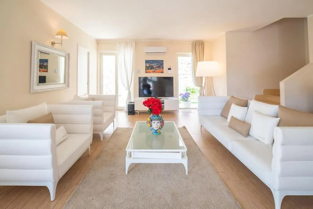 Private Modern Villa In Taormina